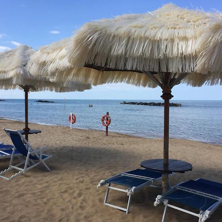 Hotel Mare Blu Francavilla Al Mare Exterior foto